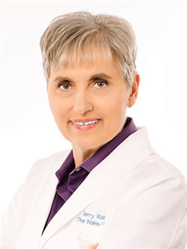 Terry Wahls Bio, Wiki, Age, Wife, Daughter, Family, Diet, Ted Talk, Recipes, Books, and Net Worth