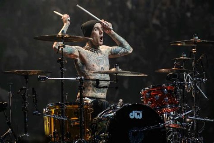 Travis Barker Bio, Age, Wife, Daughter, Plane Crash, Burns, and Net Worth