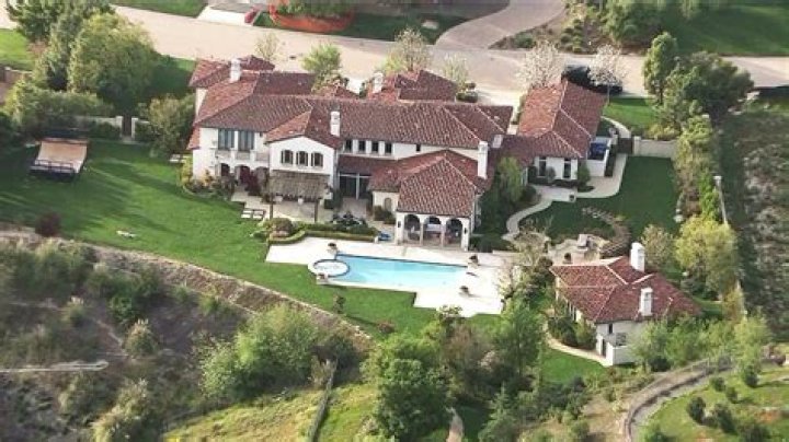 
Unravelling Justin Bieber’s Net Worth, The House and Cars He Lavishly Spends On 