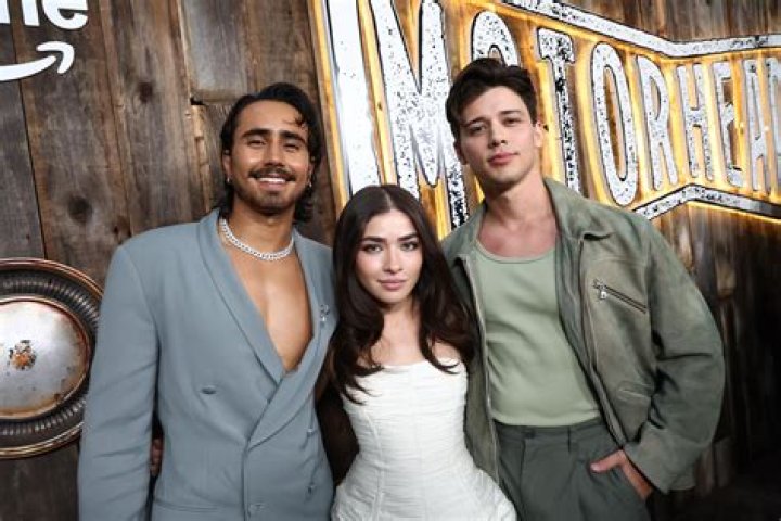 Uriah Shelton Bio, Wiki, Age, Height, Family, Wife, Movies and Net Worth.