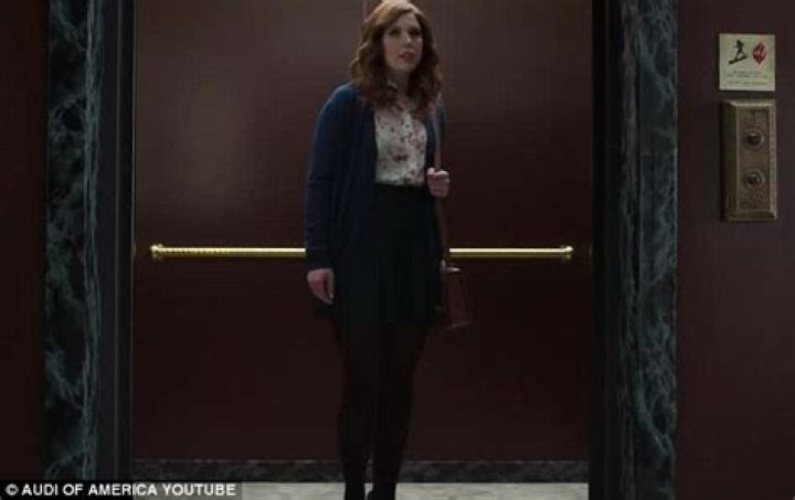 Vanessa Bayer: dating, net worth, tattoos, smoking & body measurements