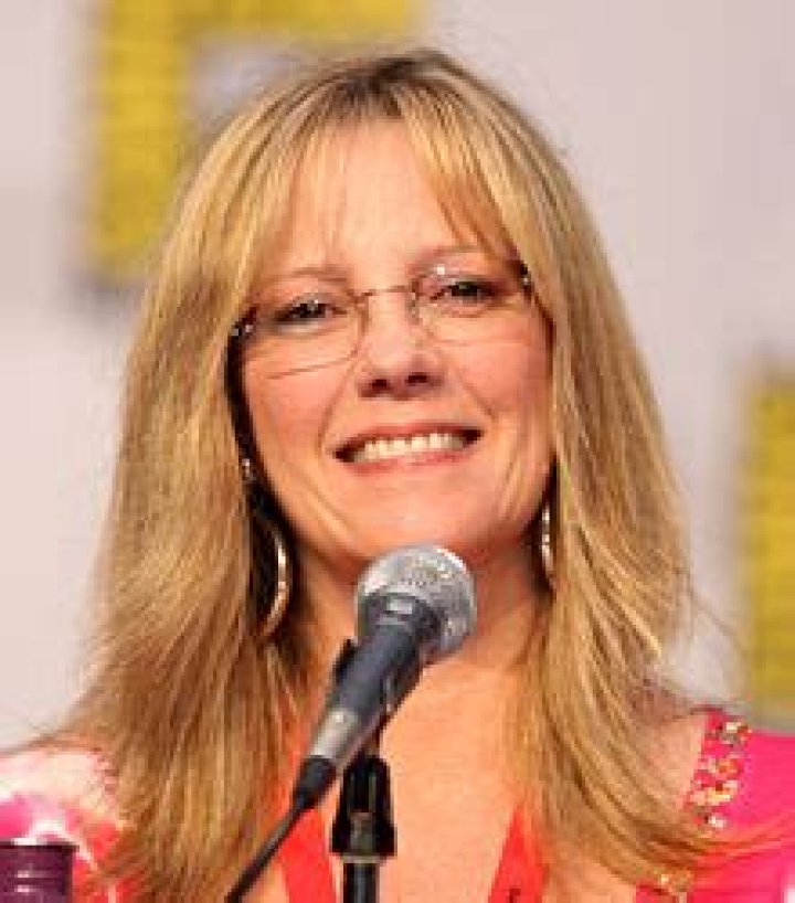 Wendy Schaal Biography, Age, Wiki, Height, Husband, Net Worth, Children, Movies, Tv Show, Image, Family, Parents And Salary