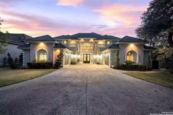 What happened to armando from flip this house