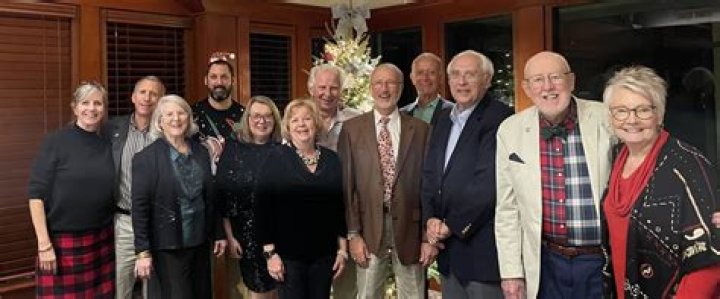 What is the difference between rotary and lions clubs