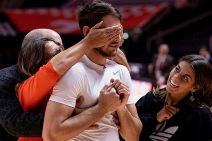 Who Are Laura Vannet & Pablo Vescovi? Meet Santiago Vescovi Parents parents On Instagram