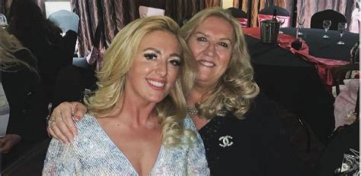 
Who Are Lynda And Jimmy Mulroy, Paris Fury Parents? Religion And Family Ethnicity 