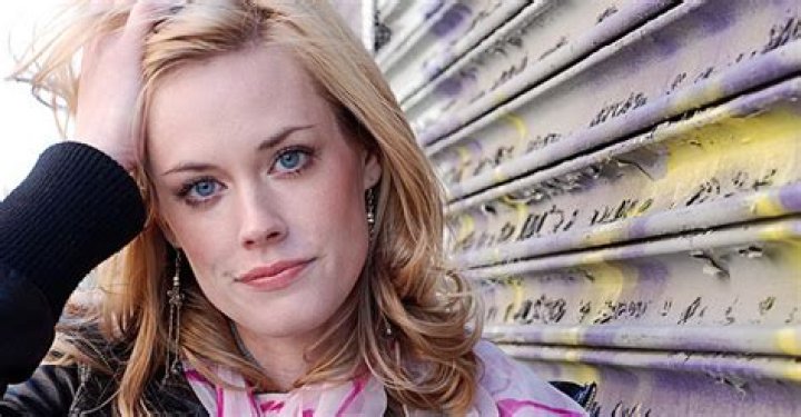 Who is Abigail Hawk? See Net-worth, Quote, Awards, Fact, Wiki