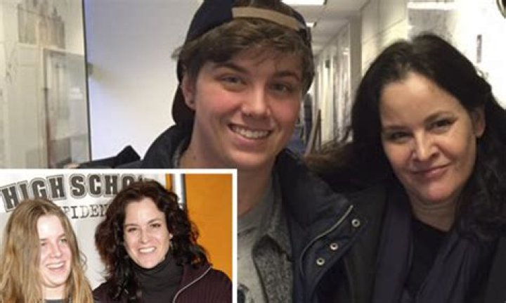 Who Is Beckett Lansbury? All About Ally Sheedy Son