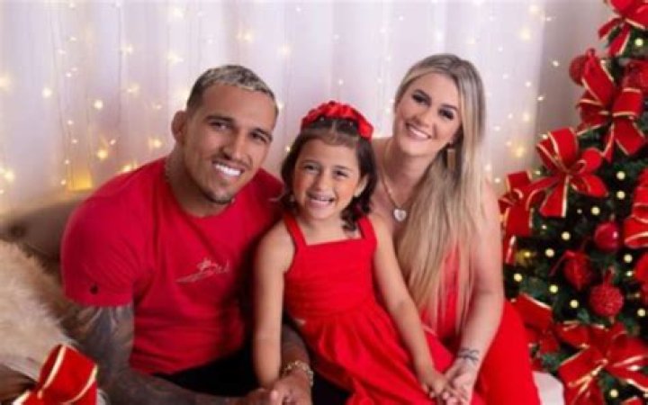 Who Is Charles Oliveira’s Wife Talita Roberta Pereira?
