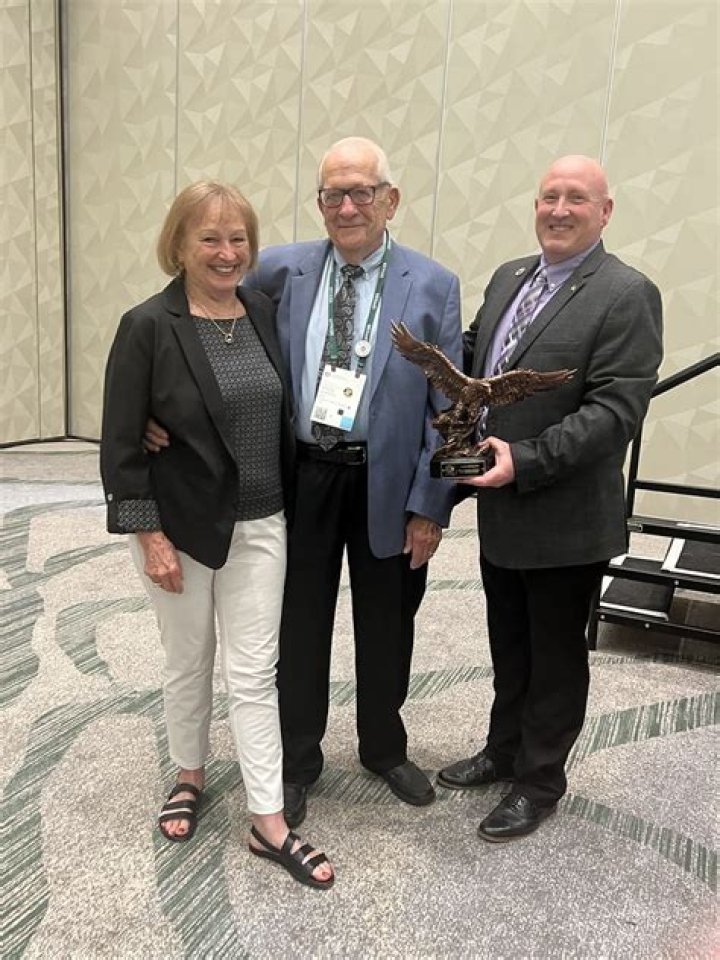 
Who is Fred Barnes Wife ? 