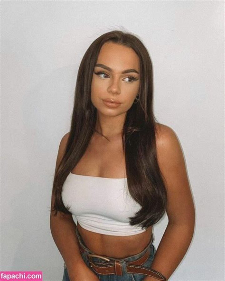 Who Is Instagram Model Charlotte Maynard? Everything To Know