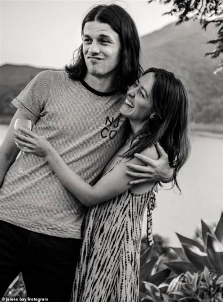 Who Is James Bay Girlfriend or Wife Lucy Smith? Dating Life Explored