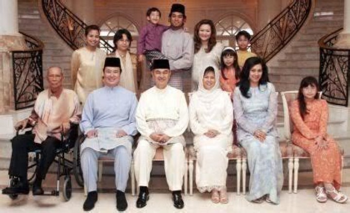 Who Is Khairy Jamaluddin Wife Nori Abdullah? Age Height and Family