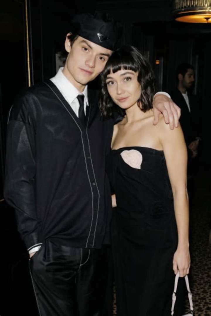 Who Is Lulu Everly? Meet Louis Partridge Alleged New Girlfriend On Instagram