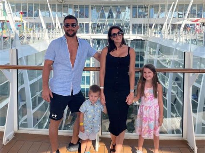 
Who Is Mateusz Gamrot Wife Agata Gamrot? Meet The Family Of The MMA Fighter 