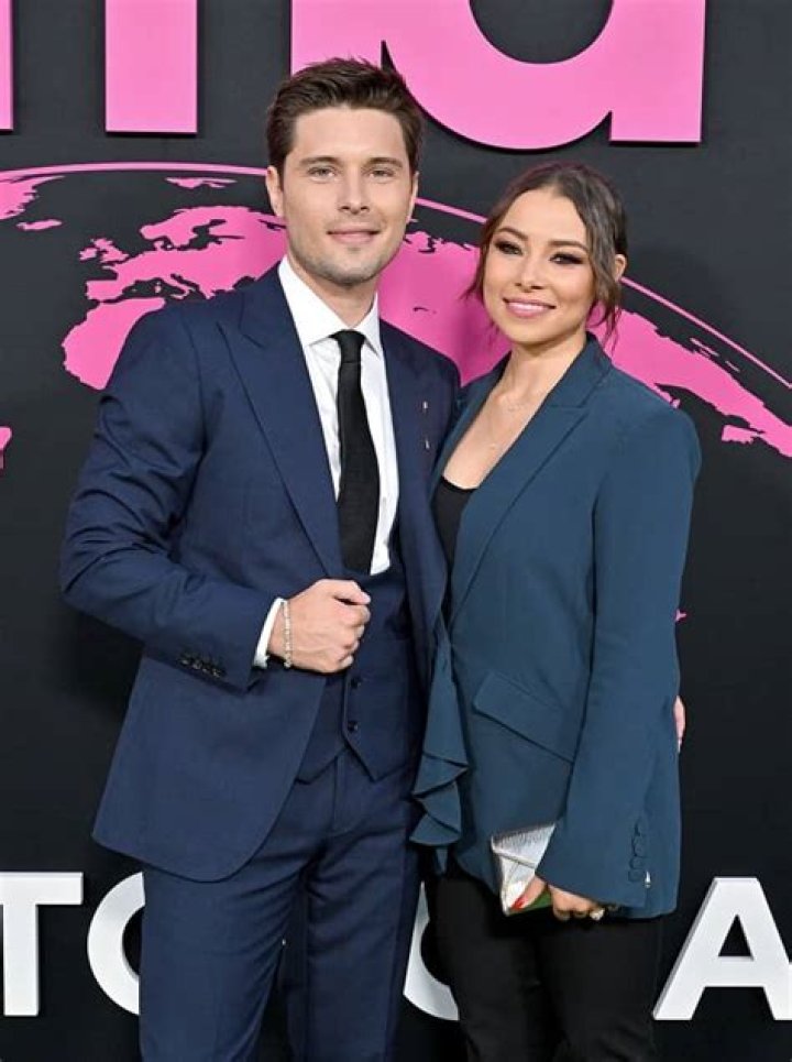 Who is Ronen Rubinstein Girlfriend? Facts on His Age, Height, Nationality and Net Worth