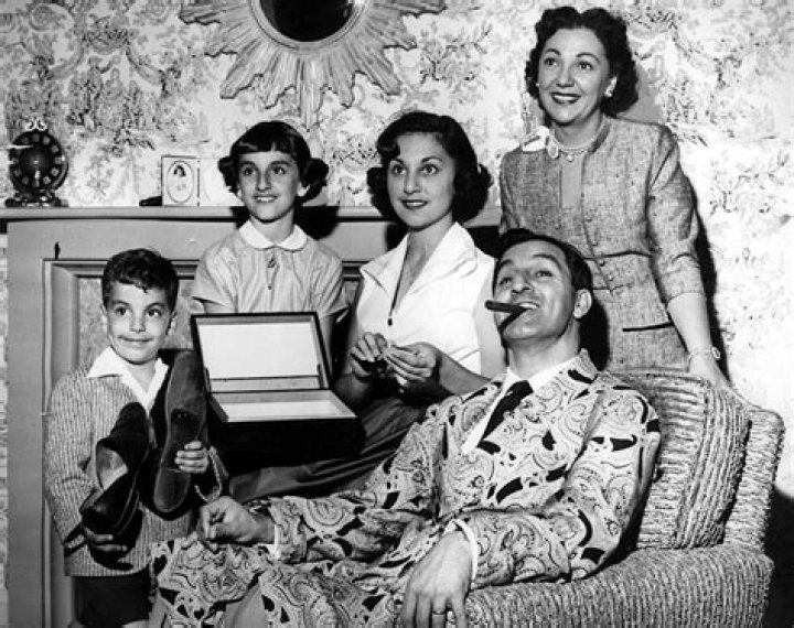 Who Is Terre Thomas? Marlo Thomas Sister -Everything To Know