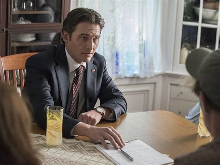 Who is the Australian actor in billions? Is Toby Leonard Moore still on billions?