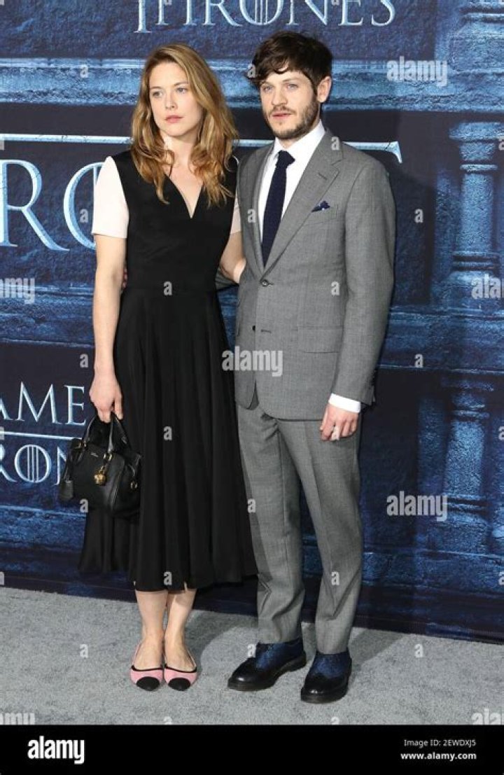 
Who Is Zoe Grisedale? Facts To Know About Iwan Rheon Girlfriend 
