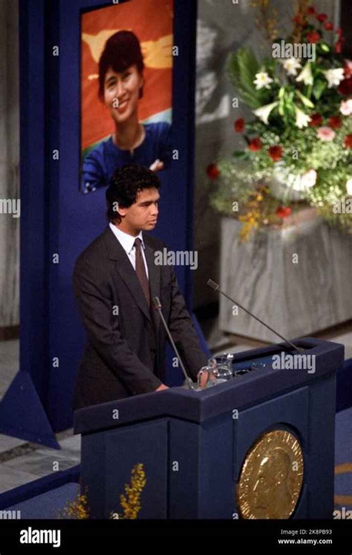 Why did Alexander Aris receive the Nobel Peace Prize on behalf of his mother?