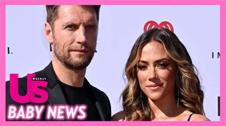 
Why Fans Think Jen Lilley Is Pregnant With Baby No. 4! 