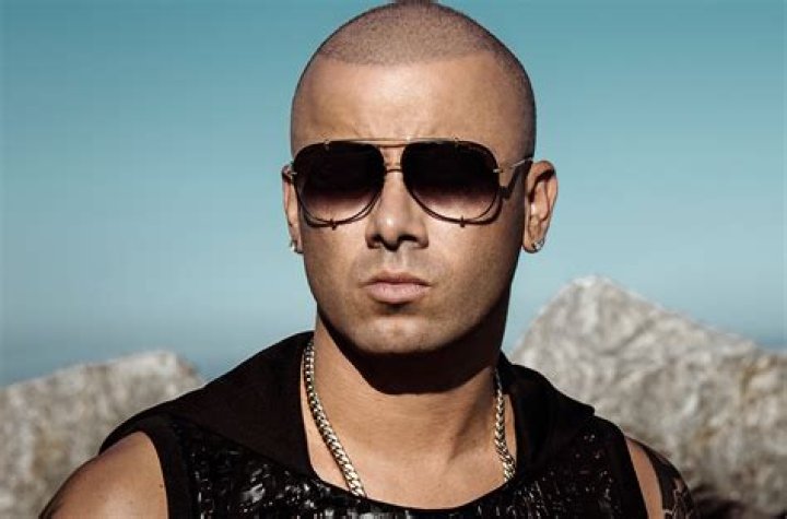 Wisin (Singer) Biography, Wiki, Wife, Baby, Age, Height, Weight, Net Worth, Career, Facts