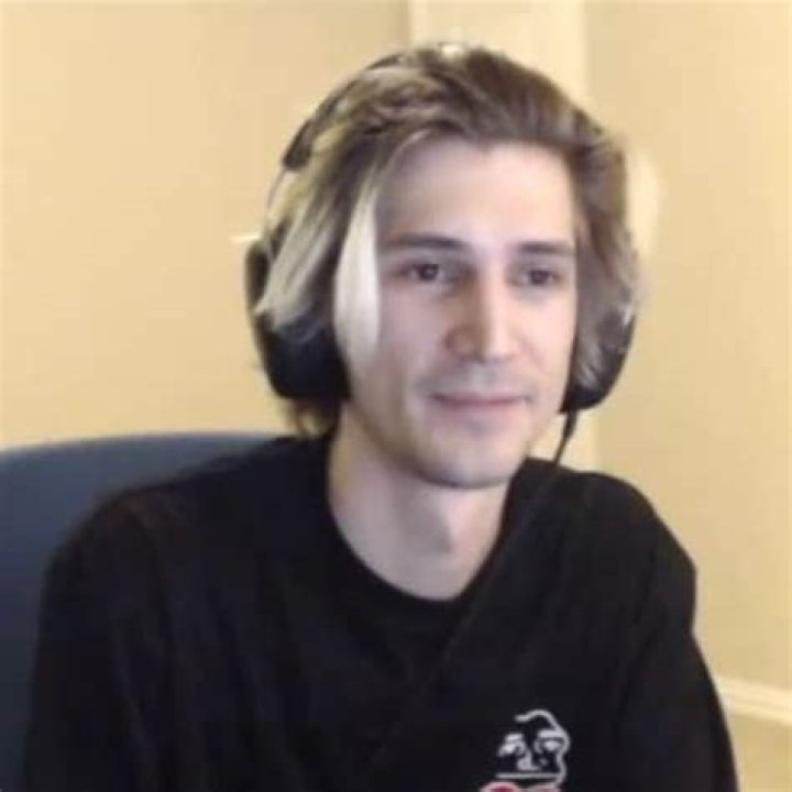 xQc (Twitch Star) Wiki, Bio, Height, Weight, Affair, Dating, Net Worth, Girlfriend, Career, Family, Facts