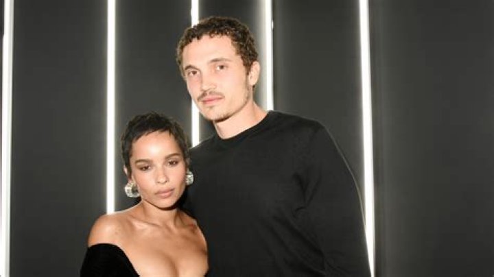 Zoe Kravitz – Bio, Facts, Wiki, Net Worth, Age, Height, Family, Husband, Married, Wedding, Karl Glusman, Lisa Bonet, Lenny, Big Little Lies, Mom, IMDB