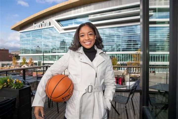 Zora Stephenson Bio, Wiki, Age, Height, Family, Wedding, Fox31 and Net Worth.